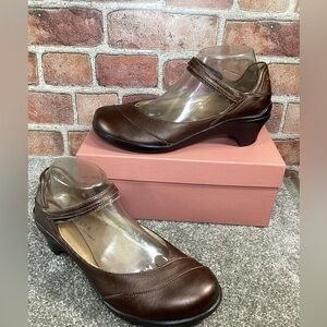 Aravon Womens Maya Mary Jane’s size 8.5